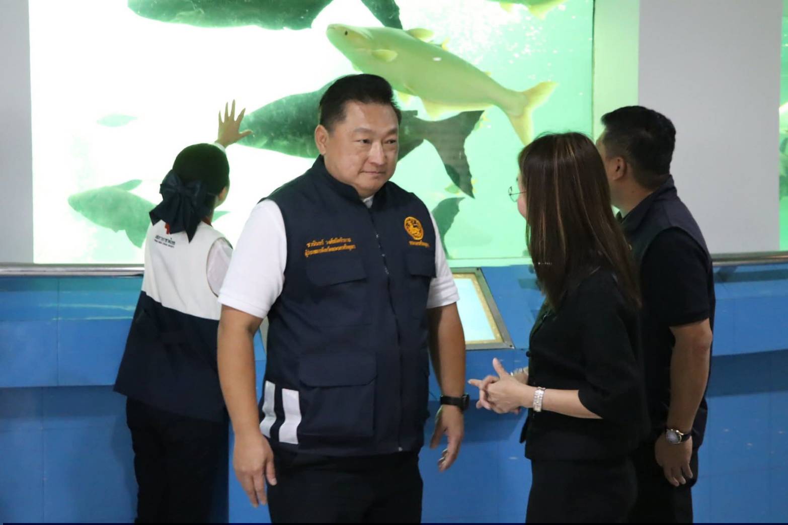 title - นางสาวสิริมา แจ้งกระจ่าง ผู้อำนวยการศูนย์ส่งเสริมและพัฒนาอาชีพเสริมนอกภาคการเกษตร ให้การต้อนรับ นายชวนินทร์ วงศ์สถิตจิรกาล ผู้ว่าราชการจังหวัดพระนครศรีอยุธยา และหัวหน้าส่วนราชการ เข้าเยี่ยมชม แผนกฝึกอบรม ศพส. ณ ศูนย์ส่งเสริมและพัฒนาอาชีพเสริมนอกภาคการเกษตร (ศูนย์ศิลปาชีพ บางไทรฯ (เดิม))